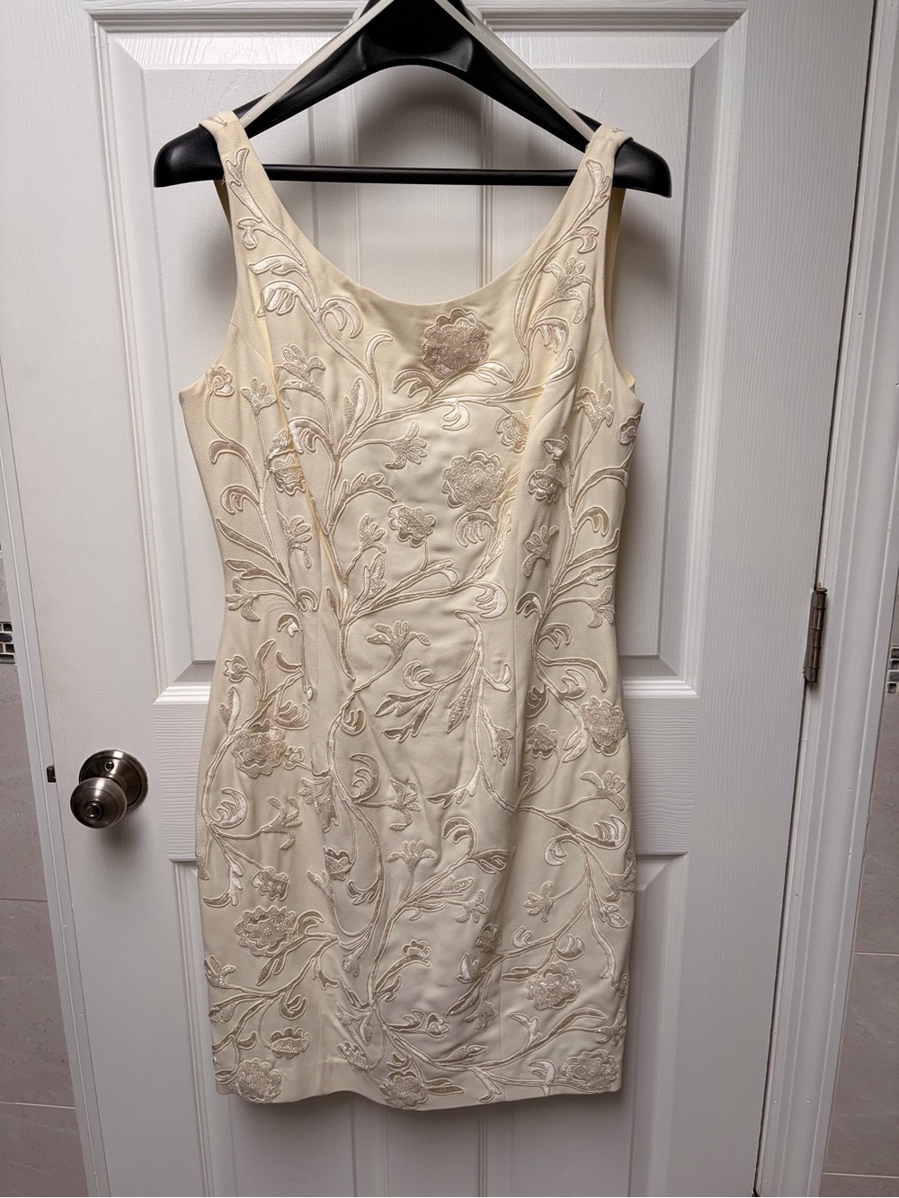 Carmen Marc Valvo Cream Sleeveless Embroidered Sheath Dress